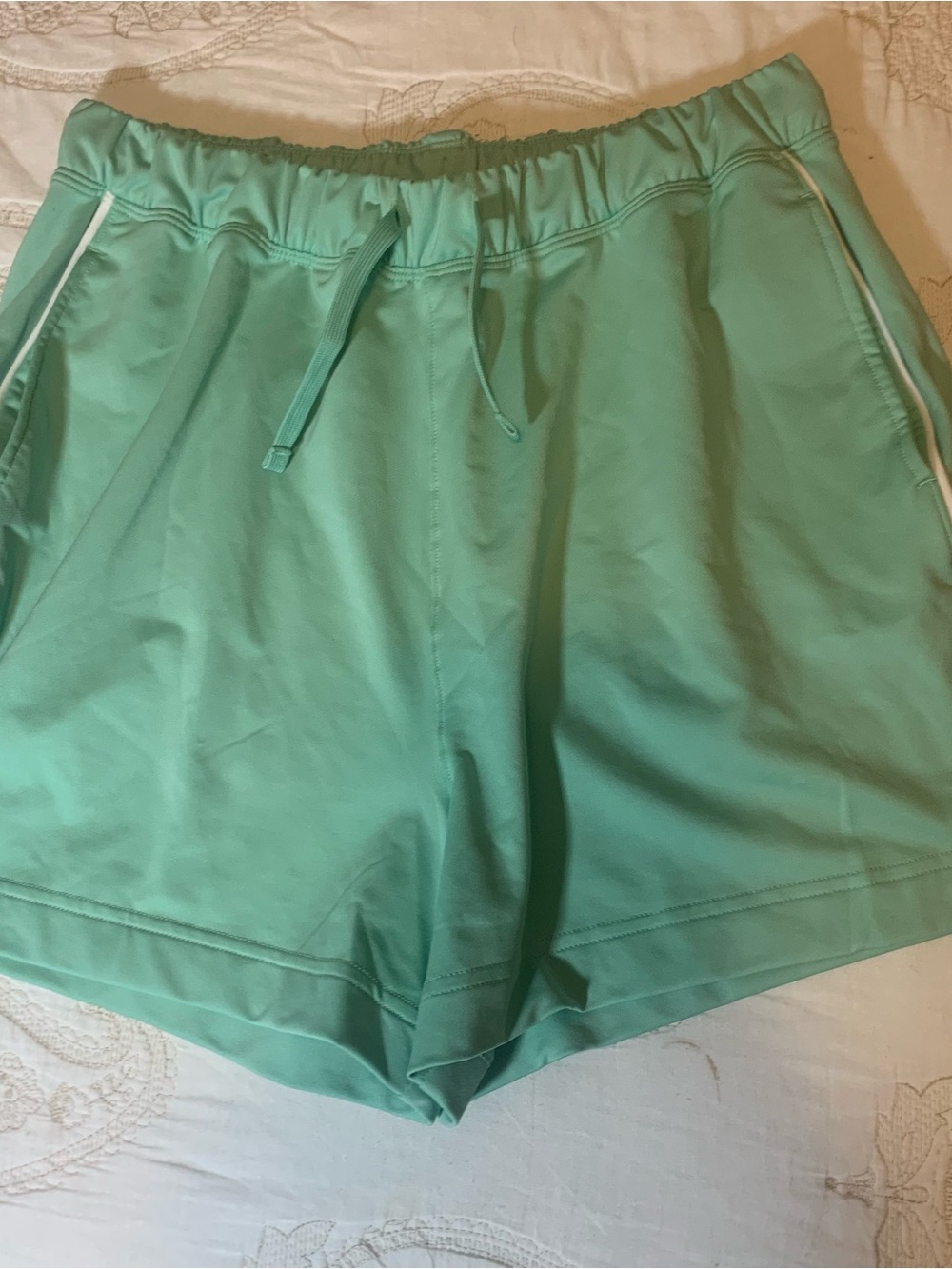 Gymshark Mint Green Recess Snap-Front Athletic Shorts Ladies Sz Medium - Picture 2 of 6